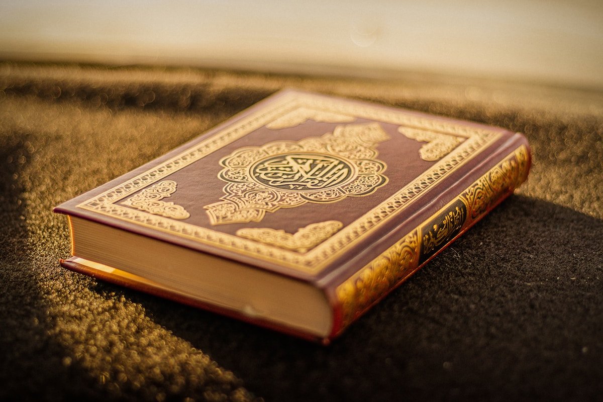 Pilgrim reading the Quran